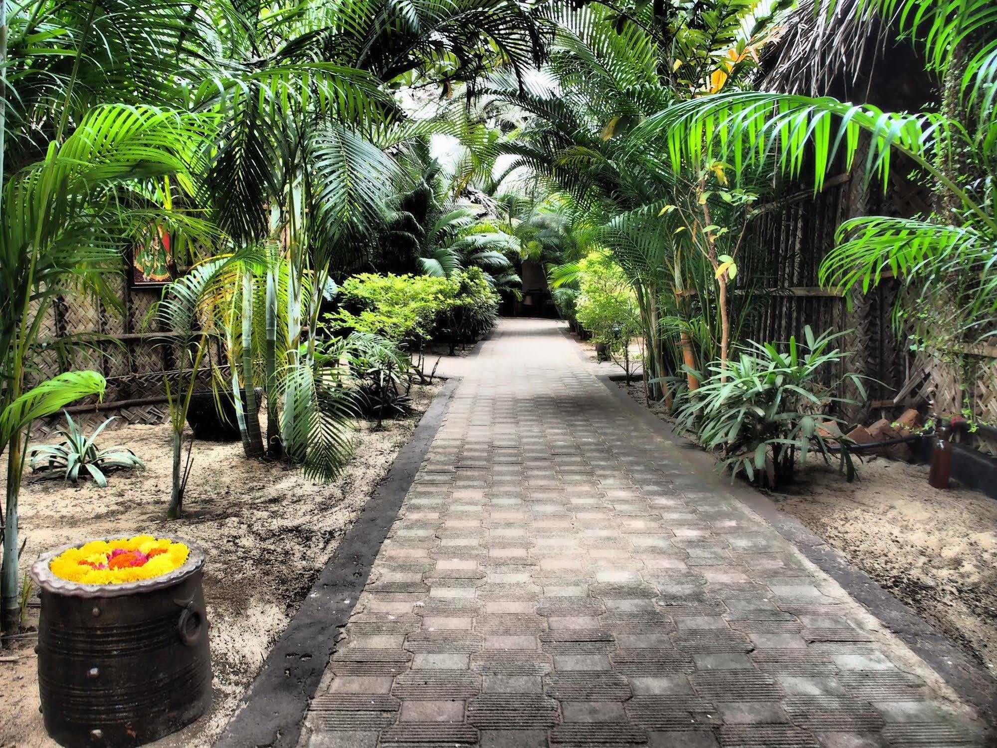The Palm Trees Resort Patnem Beach Exterior photo
